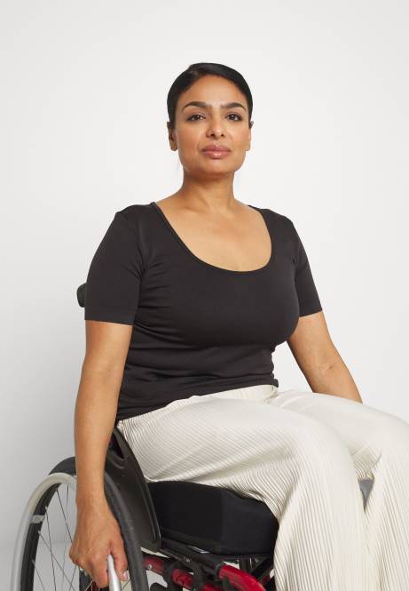 Basic-T-Shirt schwarz Anna Field V0FT374 Frauen