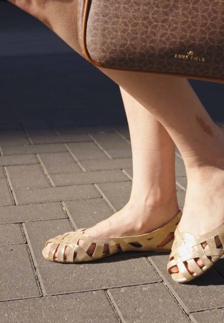 Peeptoe-Ballerinas aus Leder in Gold Anna Field V0FT2131 Frauen